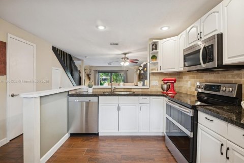 Townhouse in Davie, Florida 2 bedrooms, 112.97 sq.m. № 1951538 - photo 14