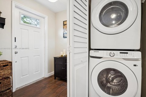 Townhouse in Davie, Florida 2 bedrooms, 112.97 sq.m. № 1951538 - photo 23