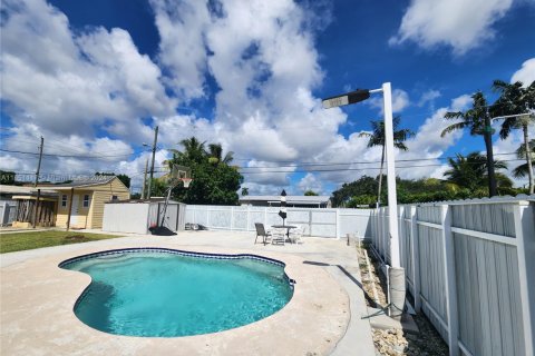 Купить виллу или дом в Хомстед, Флорида 4 спальни, 126.35м2, № 1957882 - фото 11
