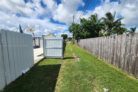 Купить виллу или дом в Хомстед, Флорида 4 спальни, 126.35м2, № 1957882 - фото 16