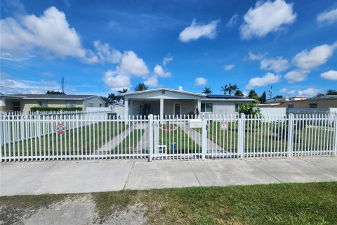 Купить виллу или дом в Хомстед, Флорида 4 спальни, 126.35м2, № 1957882 - фото 2