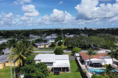 Купить виллу или дом в Хомстед, Флорида 4 спальни, 126.35м2, № 1957882 - фото 22