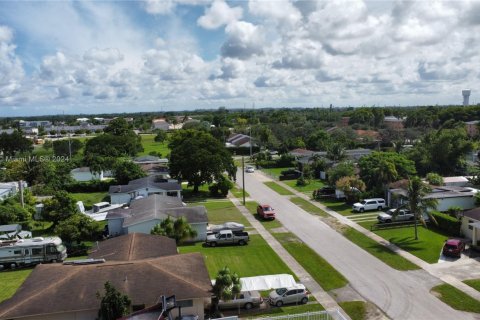 Купить виллу или дом в Хомстед, Флорида 4 спальни, 126.35м2, № 1957882 - фото 21