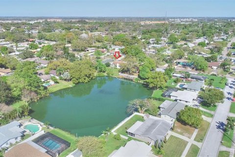 House in Seminole, Florida 3 bedrooms, 140.38 sq.m. № 1893592 - photo 3