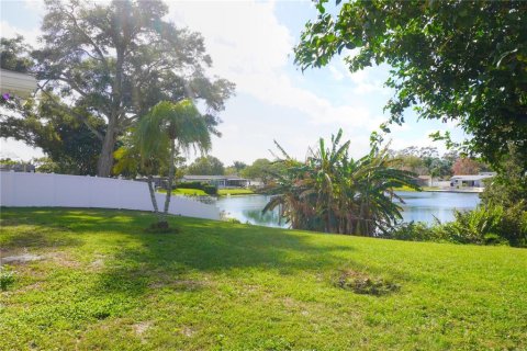House in Seminole, Florida 3 bedrooms, 140.38 sq.m. № 1893592 - photo 25
