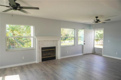 House in Seminole, Florida 3 bedrooms, 140.38 sq.m. № 1893592 - photo 20
