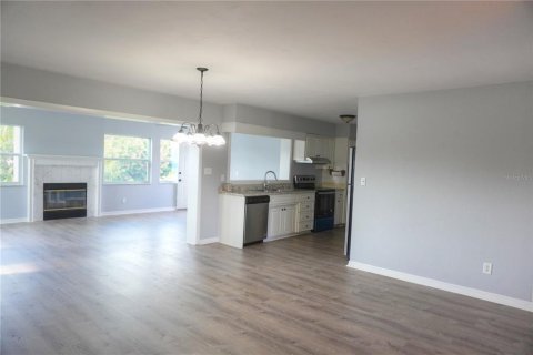 House in Seminole, Florida 3 bedrooms, 140.38 sq.m. № 1893592 - photo 6