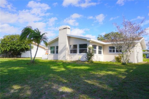 House in Seminole, Florida 3 bedrooms, 140.38 sq.m. № 1893592 - photo 28