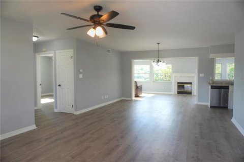 House in Seminole, Florida 3 bedrooms, 140.38 sq.m. № 1893592 - photo 5