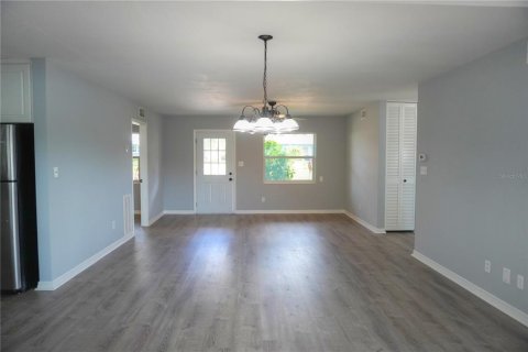 House in Seminole, Florida 3 bedrooms, 140.38 sq.m. № 1893592 - photo 7