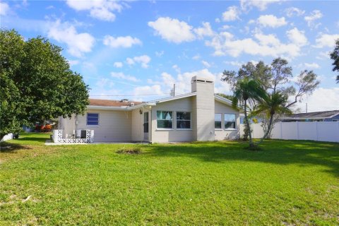 House in Seminole, Florida 3 bedrooms, 140.38 sq.m. № 1893592 - photo 27