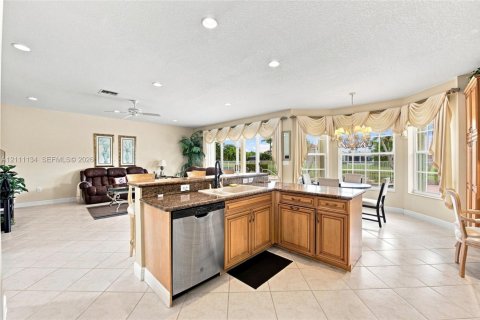 House in Boca Raton, Florida 4 bedrooms, 332.78 sq.m. № 2430191 - photo 14