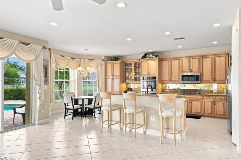 House in Boca Raton, Florida 4 bedrooms, 332.78 sq.m. № 2430191 - photo 11