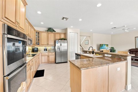 House in Boca Raton, Florida 4 bedrooms, 332.78 sq.m. № 2430191 - photo 15
