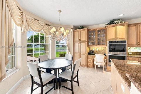 House in Boca Raton, Florida 4 bedrooms, 332.78 sq.m. № 2430191 - photo 18