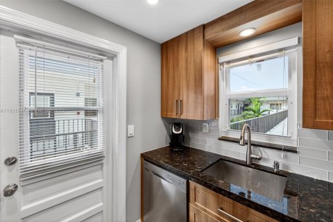 Copropriété à vendre à Hallandale Beach, Floride: 2 chambres, 75.44 m2 № 1992602 - photo 9