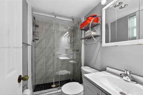 Copropriété à vendre à Hallandale Beach, Floride: 2 chambres, 75.44 m2 № 1992602 - photo 16