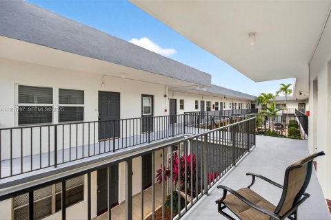 Copropriété à vendre à Hallandale Beach, Floride: 2 chambres, 75.44 m2 № 1992602 - photo 5