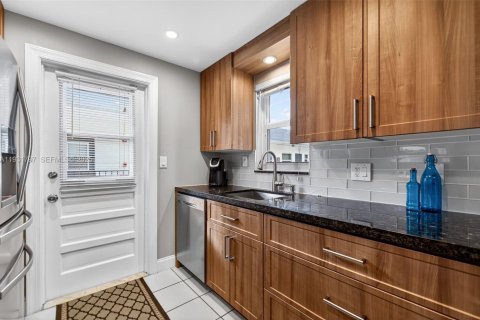 Copropriété à vendre à Hallandale Beach, Floride: 2 chambres, 75.44 m2 № 1992602 - photo 7