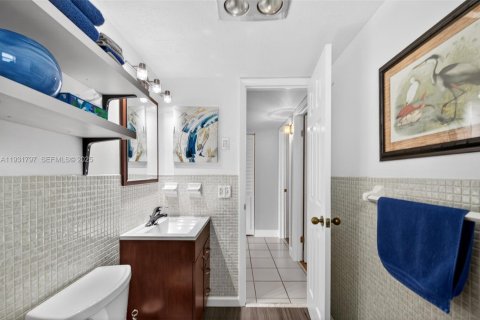 Copropriété à vendre à Hallandale Beach, Floride: 2 chambres, 75.44 m2 № 1992602 - photo 13