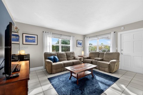 Copropriété à vendre à Hallandale Beach, Floride: 2 chambres, 75.44 m2 № 1992602 - photo 2