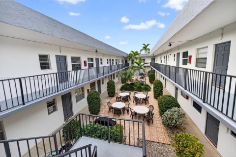 Copropriété à vendre à Hallandale Beach, Floride: 2 chambres, 75.44 m2 № 1992602 - photo 18