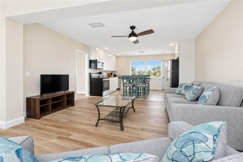 Condo in Englewood, Florida, 1 bedroom № 2373495 - photo 15