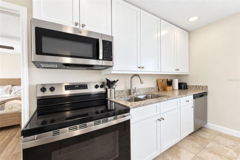 Condo in Englewood, Florida, 1 bedroom № 2373495 - photo 6