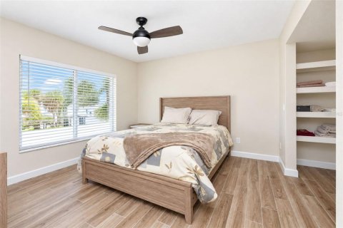 Condo in Englewood, Florida, 1 bedroom № 2373495 - photo 24