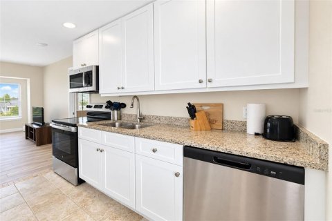 Condo in Englewood, Florida, 1 bedroom № 2373495 - photo 7