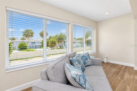 Condo in Englewood, Florida, 1 bedroom № 2373495 - photo 14