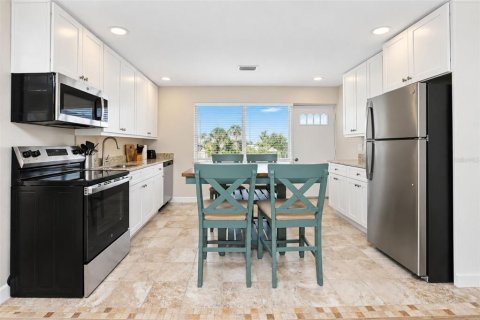Condo in Englewood, Florida, 1 bedroom № 2373495 - photo 19