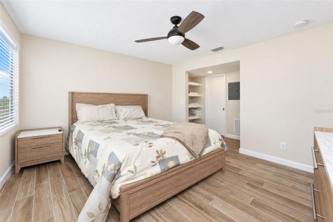 Condo in Englewood, Florida, 1 bedroom № 2373495 - photo 25