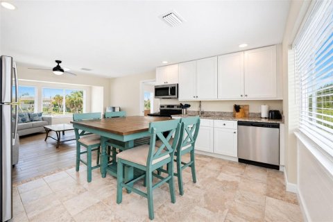 Condo in Englewood, Florida, 1 bedroom № 2373495 - photo 8