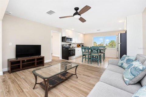 Condo in Englewood, Florida, 1 bedroom № 2373495 - photo 16