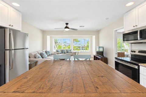 Condo in Englewood, Florida, 1 bedroom № 2373495 - photo 10