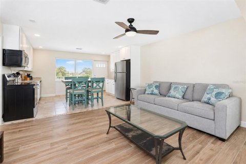 Condo in Englewood, Florida, 1 bedroom № 2373495 - photo 18