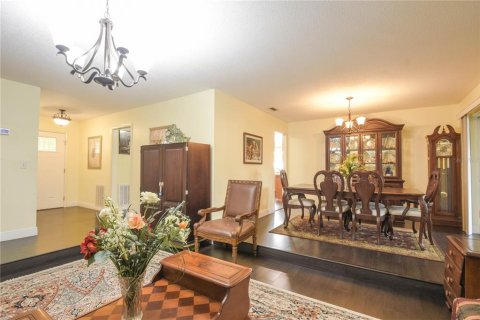 House in Altamonte Springs, Florida 4 bedrooms, 190.08 sq.m. № 2152206 - photo 11