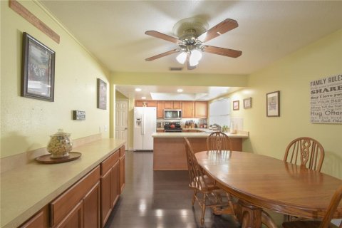 House in Altamonte Springs, Florida 4 bedrooms, 190.08 sq.m. № 2152206 - photo 20