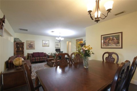 House in Altamonte Springs, Florida 4 bedrooms, 190.08 sq.m. № 2152206 - photo 12