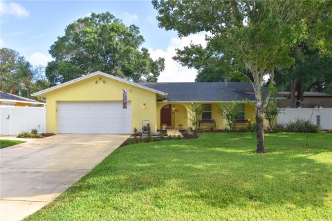 House in Altamonte Springs, Florida 4 bedrooms, 190.08 sq.m. № 2152206