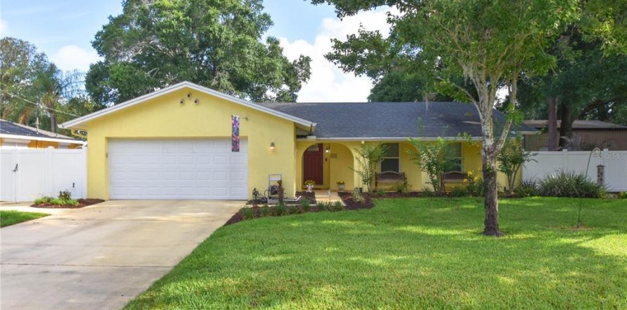 House in Altamonte Springs, Florida 4 bedrooms, 190.08 sq.m. № 2152206