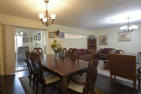 House in Altamonte Springs, Florida 4 bedrooms, 190.08 sq.m. № 2152206 - photo 9
