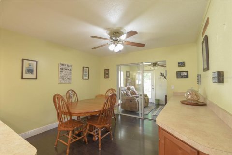 House in Altamonte Springs, Florida 4 bedrooms, 190.08 sq.m. № 2152206 - photo 17