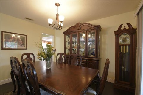 House in Altamonte Springs, Florida 4 bedrooms, 190.08 sq.m. № 2152206 - photo 8