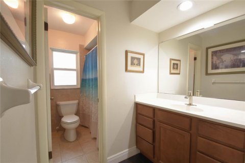 House in Altamonte Springs, Florida 4 bedrooms, 190.08 sq.m. № 2152206 - photo 24