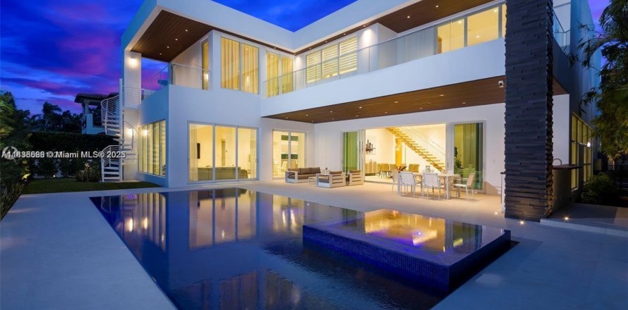Villa ou maison à Bay Harbor Islands, Floride 8 chambres, 557.51 m2 № 1932461