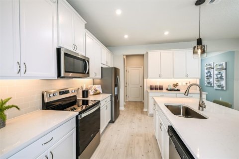 Townhouse in Brandon, Florida 3 bedrooms, 154.87 sq.m. № 1747527 - photo 6