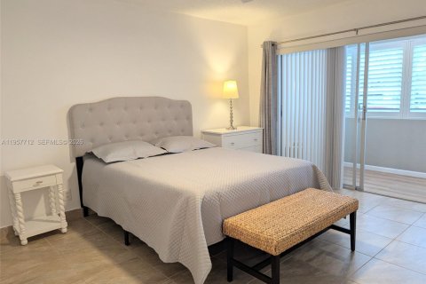 Купить кондоминиум в Халландейл-Бич, Флорида 1 спальня, 71.53м2, № 2011533 - фото 19