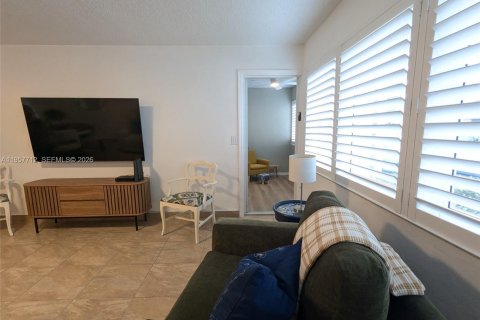 Купить кондоминиум в Халландейл-Бич, Флорида 1 спальня, 71.53м2, № 2011533 - фото 5